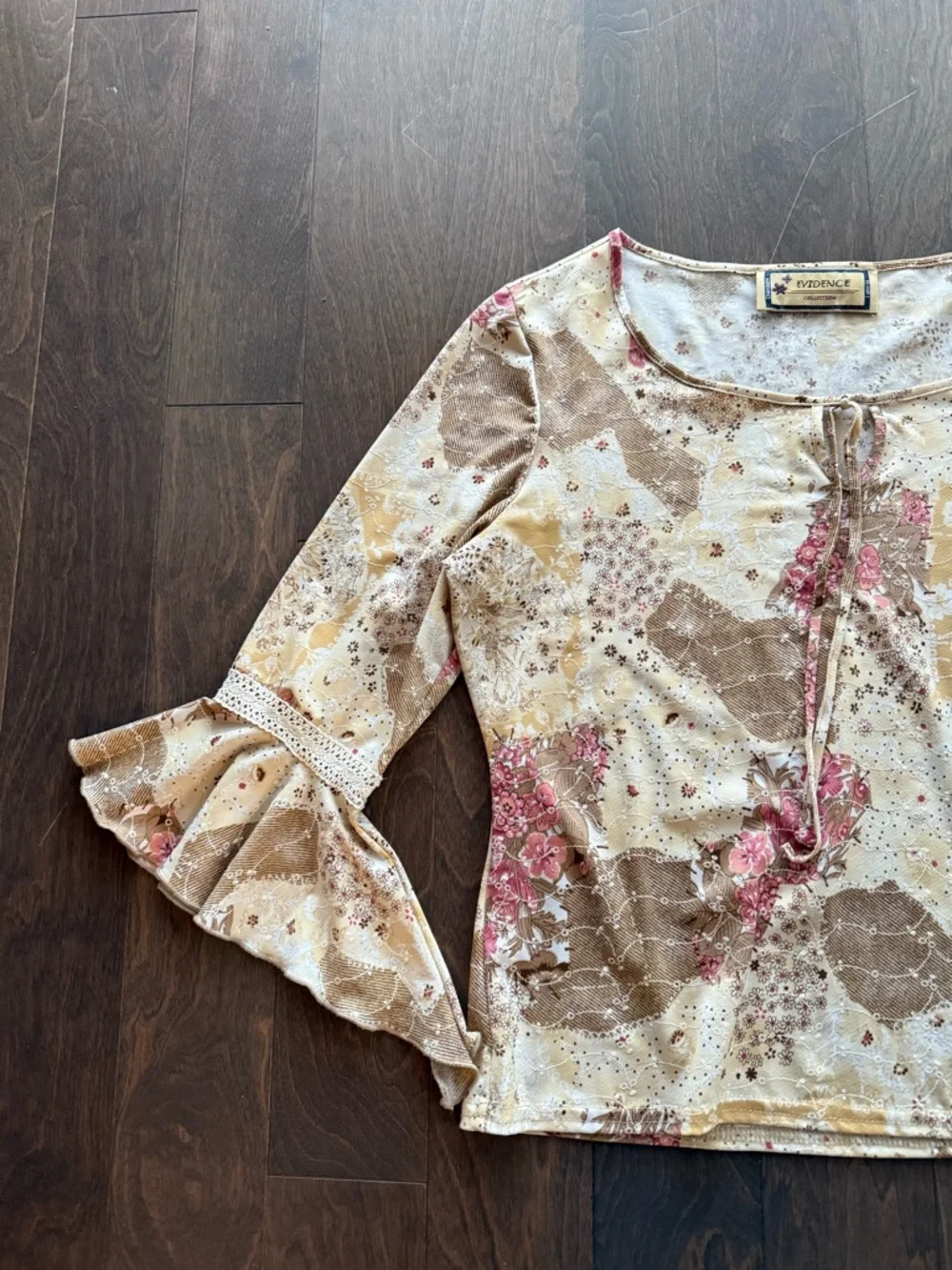 Women’s Floral Bell-Sleeve Top in Cream and Pink - Picture 3 of 5